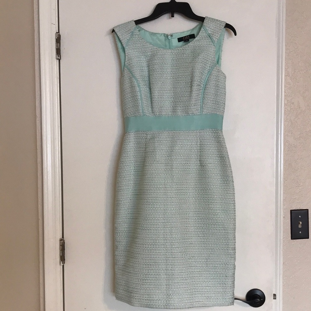 Tiffany blue/green sheath dress. Alex Marie. Sz 4. Woven fabric.